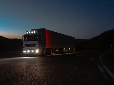 Strategia Rozwoju Floty: Budowa Stacji Ładowania Samochodów Ciężarowych w Branży Logistycznej